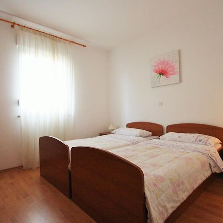 Apartment Bilic With Balcony Πόρετς Εξωτερικό φωτογραφία