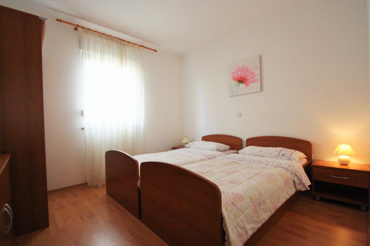 Apartment Bilic With Balcony Πόρετς Εξωτερικό φωτογραφία