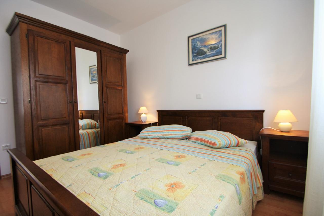 Apartment Bilic With Balcony Πόρετς Εξωτερικό φωτογραφία