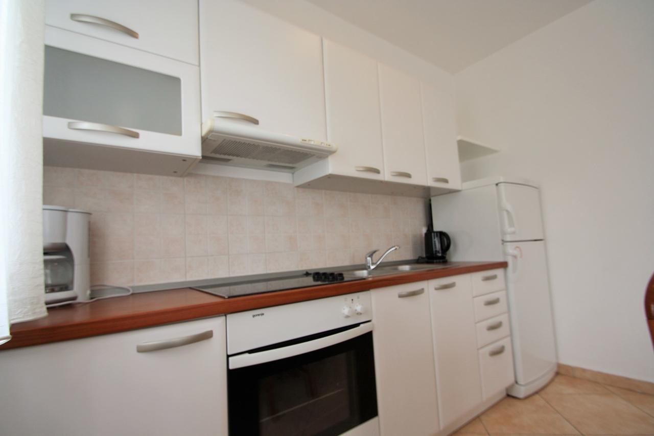 Apartment Bilic With Balcony Πόρετς Εξωτερικό φωτογραφία