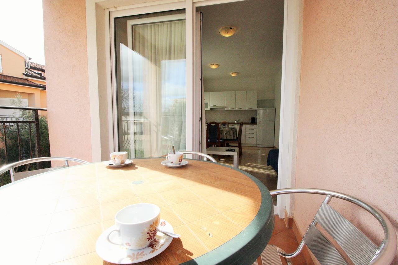 Apartment Bilic With Balcony Πόρετς Εξωτερικό φωτογραφία