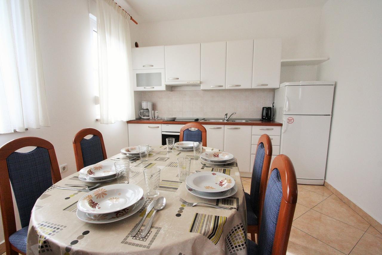 Apartment Bilic With Balcony Πόρετς Εξωτερικό φωτογραφία