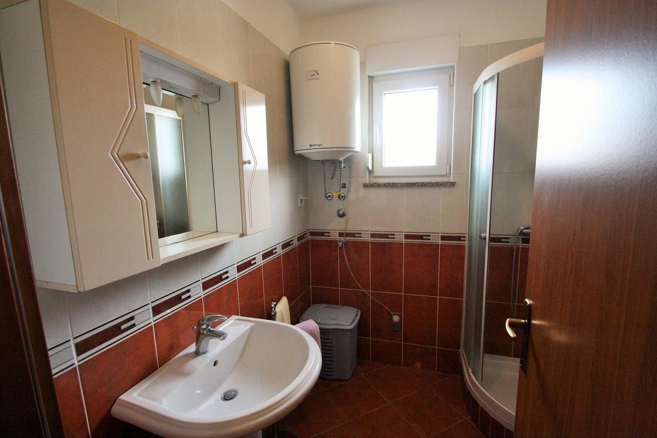 Apartment Bilic With Balcony Πόρετς Εξωτερικό φωτογραφία