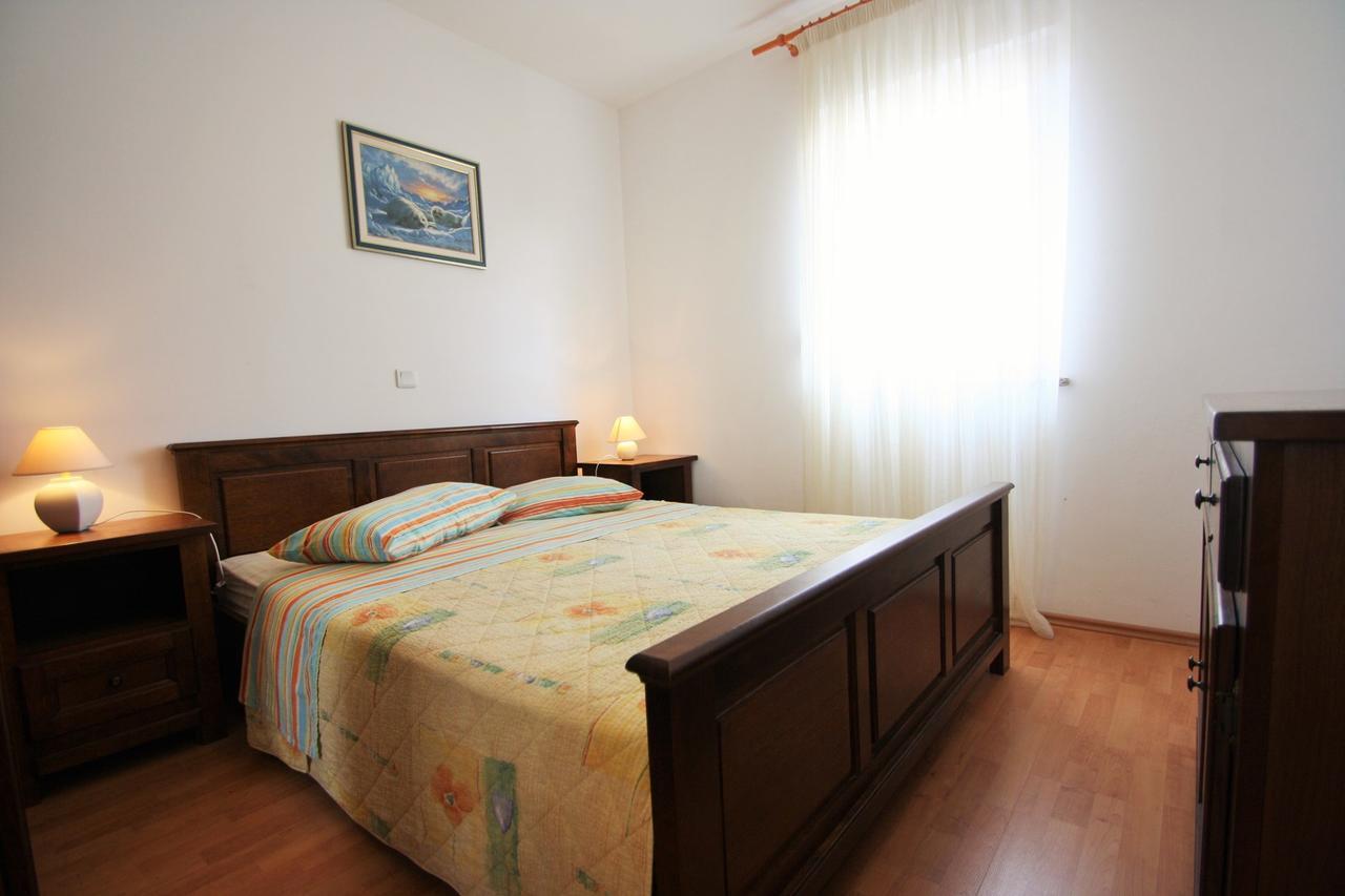 Apartment Bilic With Balcony Πόρετς Εξωτερικό φωτογραφία