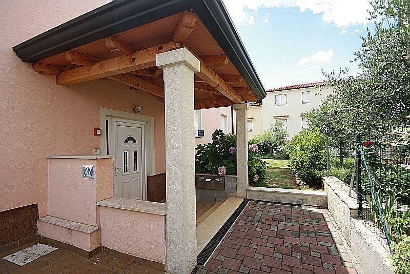 Apartment Bilic With Balcony Πόρετς Εξωτερικό φωτογραφία