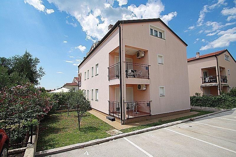 Apartment Bilic With Balcony Πόρετς Εξωτερικό φωτογραφία